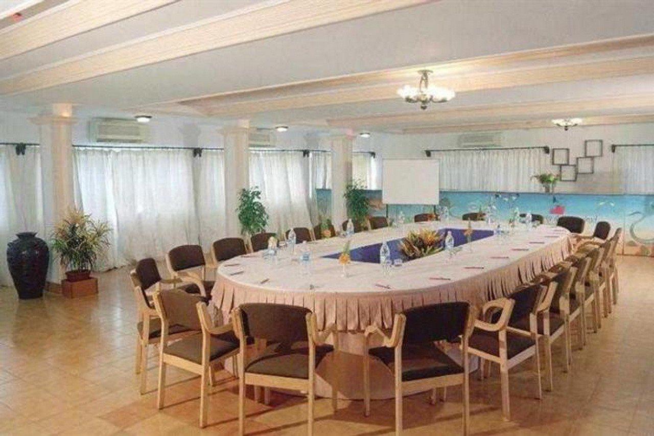 Dona Alcina Resorts Candolim Exterior foto